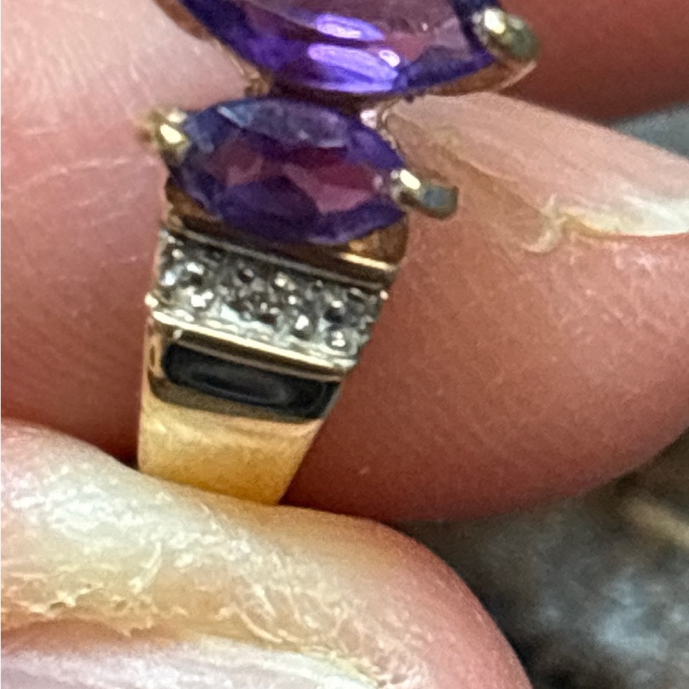 10kt Solid Gold Amethyst and Diamond ring - Picture 13 of 13